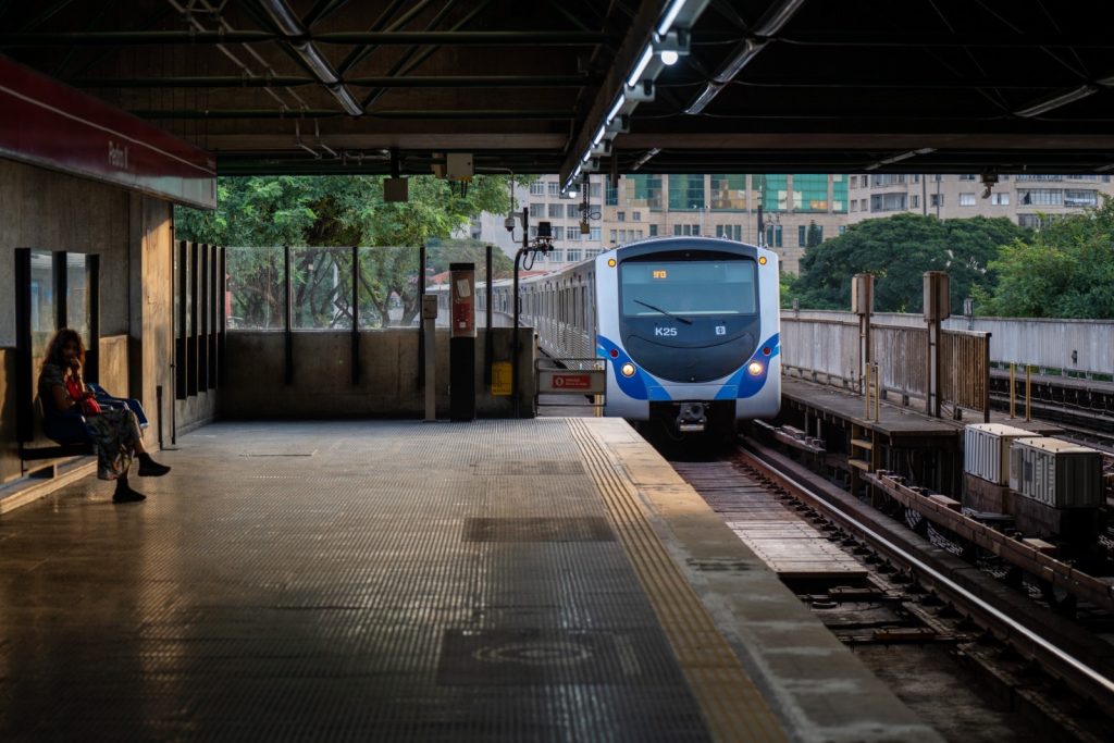 Metrô de SP oferece sessões de cinema aos passageiros da Linha 3-Vermelha nas férias