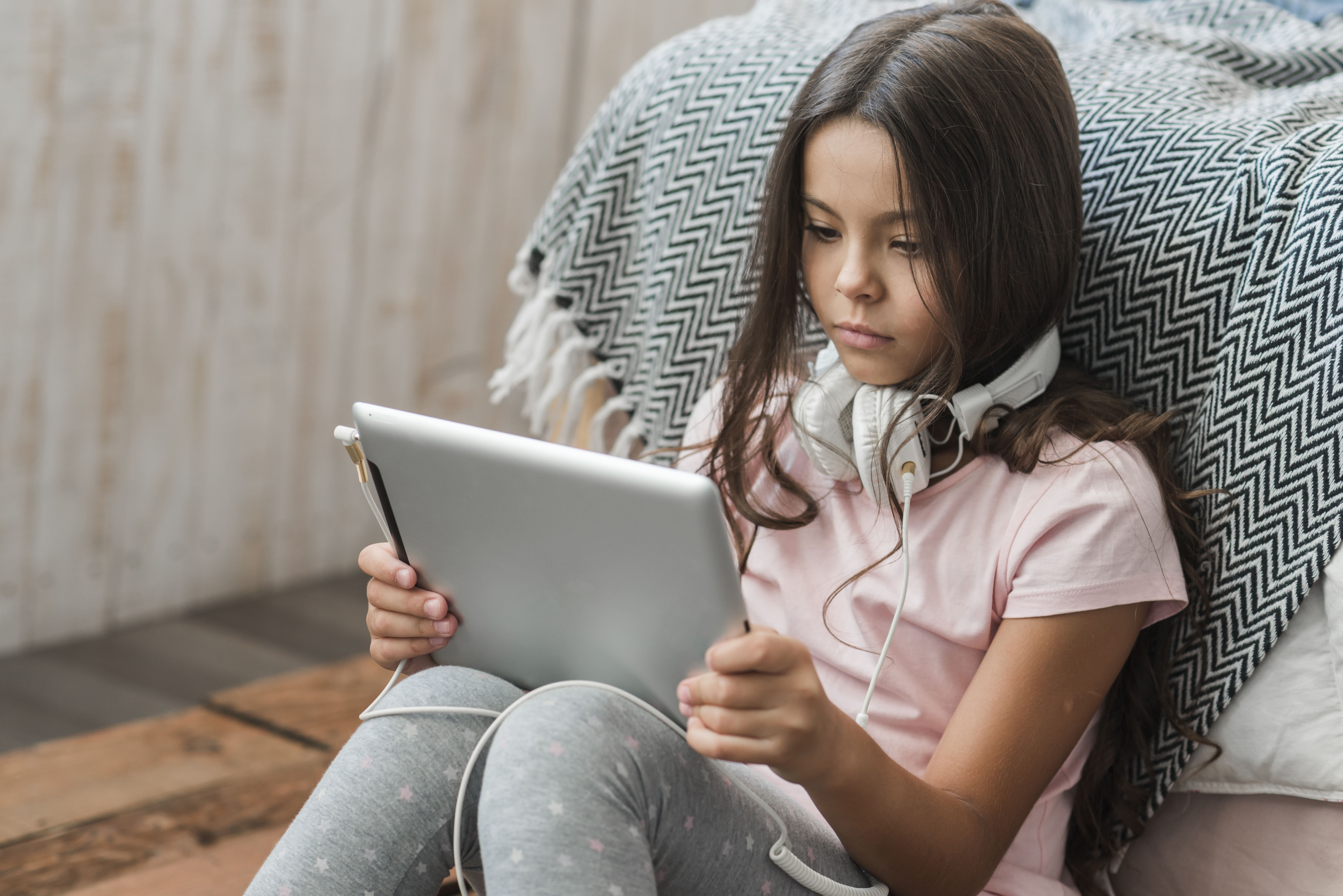 Secretaria Municipal de Educação lança e-book para registrar a trajetória de 30 anos de Tecnologias para Aprendizagem